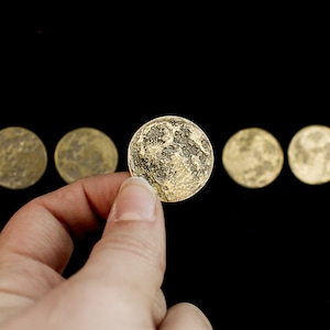 Cinq pièces de lune de 1 po/26 mm en laiton - Bundle Harvest Moon - Cadeaux en gros