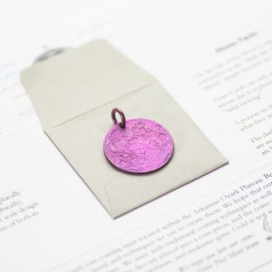 Lila Mond Halskette - 1 in eloxiertem Niobium Anhänger oder Halskette