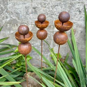 Rusty Flower Buds Set of 3, Garden Stakes, Metal Yard Art, Outdoor Garden Decor, Rustic Metal Sculpture Rusty Rain Catchers Unique Gift