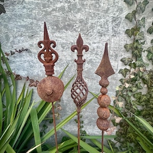 Rusty Metal Peaks – Garden Stakes and Sculptures, Outdoor Metal Garden Decor, Unique Rusty Yard Art, Lawn Ornaments
