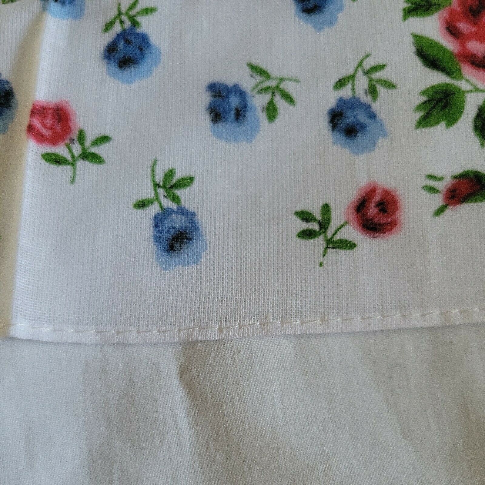 Vintage Linen Handkerchief 11.5 inch Sq Roses Red Blue Green White Background