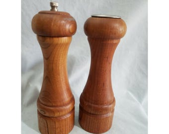 Pair Tall Wood Salt Shaker Pepper Mill Grinder Metal Tops Workings MCM Vintage