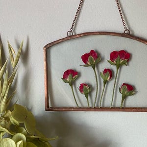 Mini Pressed Flower Art: Stained Glass Floral Suncatcher With Tiny Pressed Rosebuds