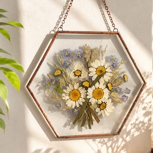 Pressed Daisies Bouquet in Glass Frame - Floral Art Suncatcher, PRessed Flower Art