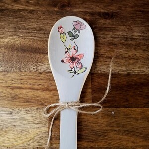 Vintage Style wooden spoon, Cottage Core, Spoon Decor, Spoon with Flowers, House warming gift, Kitchen Decor, Gray Flowers Spoon