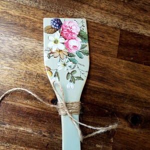 Vintage Style wooden spoon, Cottage Core, Spoon Decor, Spoon with Flowers, House warming gift, Kitchen Decor, Green Spoon