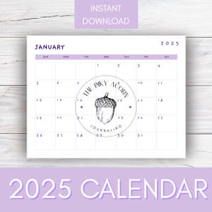 Puede incluir: Un calendario de 2025 con un diseño minimalista. El calendario presenta el mes de enero en un tono púrpura, con los días de la semana en la parte superior. El logotipo de Inky Acorn está en el centro. También se ven las palabras "Descarga instantánea" y "Calendario 2025".