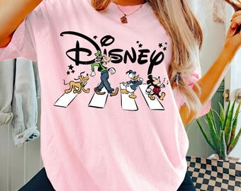Schattige cartoonvrienden png, wegwandeling dierenshirtontwerp, muis hond eend groepsafbeelding, op muziek geïnspireerde sublimatie png, digitale download
