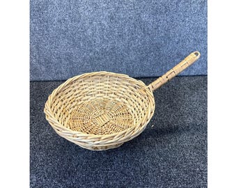 Vtg~Kolekcja rękodzieła kościelnego~Koszyk na chleb z uchwytem~Pleciona wiklina~Styl wiejski