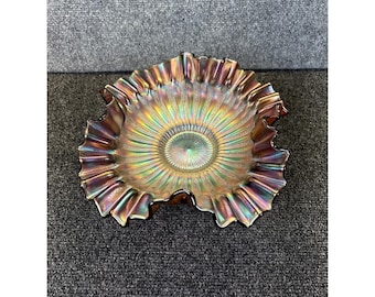 Bol de cristal vintage Northwood Carnival con diseño de rayos punteados y acabado iridiscente amatista.