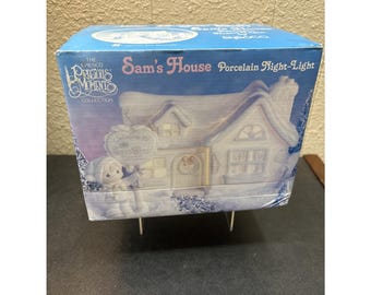 Vtg~Figurka Precious Moments: 529605 Lampka nocna Sam's House (6,4 cala) Sugar Town