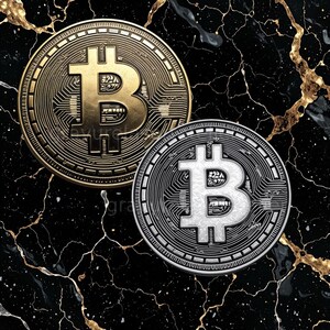 Peut inclure: Deux pièces de monnaie de crypto-monnaie Bitcoin, l'une en or et l'autre en argent, sur un fond de marbre noir et or.
