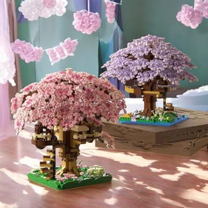 Casa en el árbol con flores de cerezo rosa: minijuego de bloques de construcción para niños y adultos