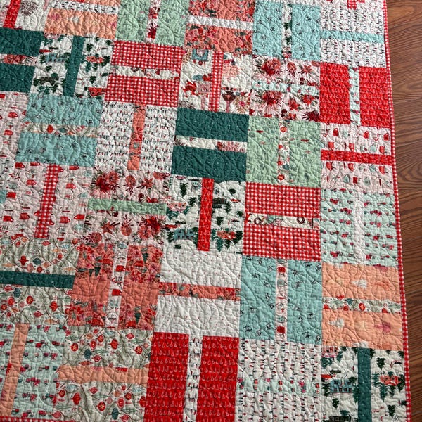 Christmas Cabin Quilt: Retro Holiday Lap Throw, Baby Blanket