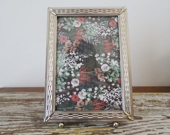 Silver Filigree Picture Frame - Silver-tone Flower Floral and Ornate Metal 5 x 7 Frame - Ball Feet