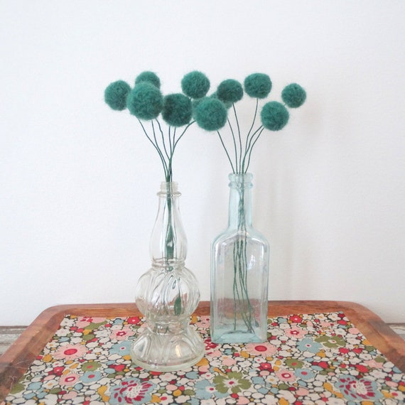 Pantone Greenery Moss Green Felt ball. Peridot Green pom pom flowers Alpaca Yarn flowers Small floral bouquet Felt flower bouquet