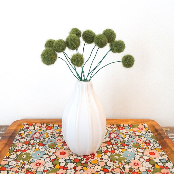 Pantone Greenery Moss Green Felt ball. Peridot Green pom pom flowers Alpaca Yarn flowers Small floral bouquet Felt flower bouquet