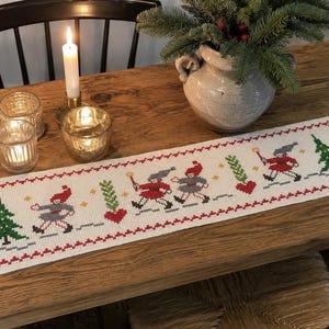 Runner da tavola natalizio scandinavo vintage – Tomtes nordici ricamati a mano – Decorazione natalizia a punto croce svedese