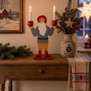 Vintage svensk Tomte Ljusstake – Handmålad Folkkonst Gnome