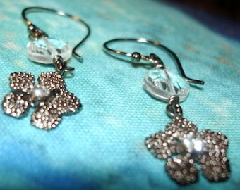 Daisy Flower Earrings Rhinestone and Gunmetal Flower Crystal Dangle Drops Gift for Flower Lovers Gifts for Her Retro Vibe Victorian Era Love