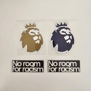 Könnte beinhalten: Eine weiße Keramik-Tasse mit schwarzem Henkel und dem Text "But First, Coffee" in handschriftlichem Stil. Die Tasse hat wahrscheinlich ein Fassungsvermögen von 325 ml und steht auf einer weißen Oberfläche.