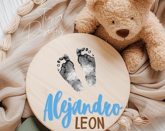 Faire-part de naissance en bois : souvenir empreinte de pas