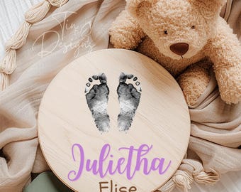 Faire-part de naissance en bois : empreinte de pas de bébé, statistiques de naissance