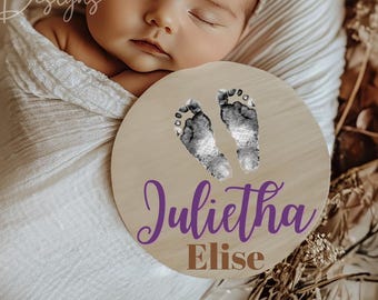 Faire-part de naissance en bois : empreinte de pas de bébé, statistiques de naissance