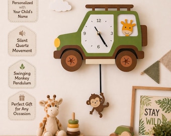 Orologio da parete Jeep Safari nella giungla con pendolo a forma di scimmia / Decorazione personalizzata per la cameretta dei bambini / Orologio in legno con avventura di giraffa / Regalo a tema giungla per la cameretta