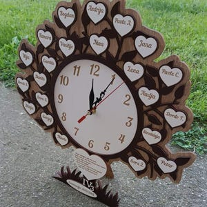 Uhr drei mit Namen von Kindern, Studenten und Orten für Nachricht, Laserschnitt, 3 mm MDF