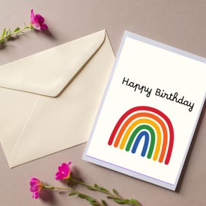 Tarjeta de cumpleaños genérica de arcoíris con sobre blanco, kraft o de color