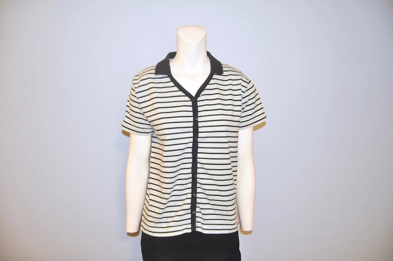 Vintage 1990/'s Pale Mint Green Short Sleeve Collared V-Neck Shirt with Black Stripes Women/'s Size Small Button Front Cotton Top Blouse