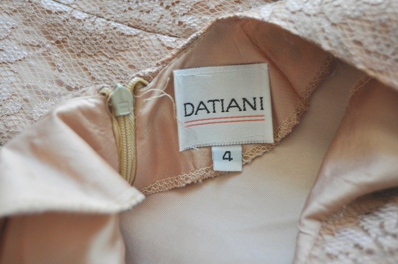 Vintage Lace Dress Beige Neutral Long Sleeve with Tiered Ruffles Structured Pointy Shoulder Pads 1980/'s Prom Dress DATIANI Size 4 Cocktail