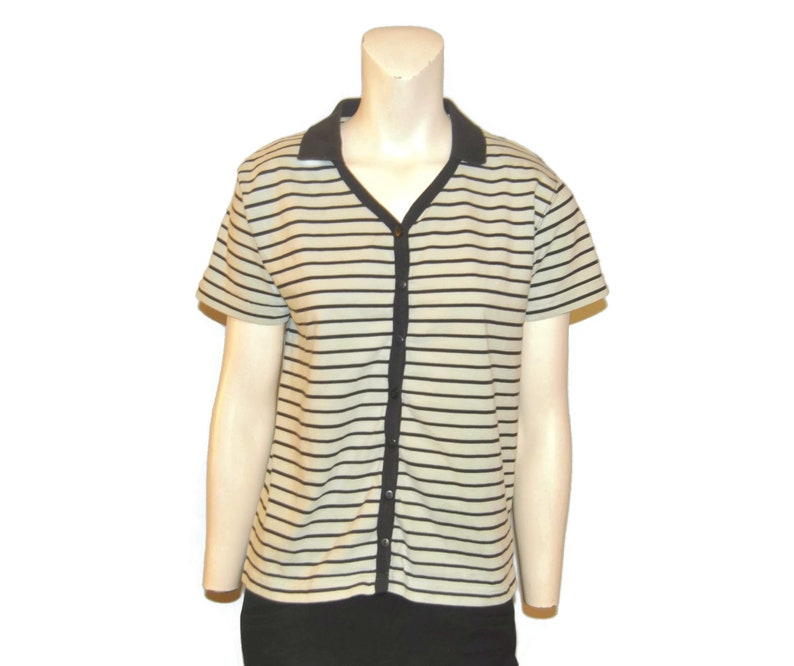 Vintage 1990/'s Pale Mint Green Short Sleeve Collared V-Neck Shirt with Black Stripes Women/'s Size Small Button Front Cotton Top Blouse