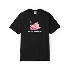 Cute Pig Sleeping T-Shirt, Unisex Tee for Animal Lovers, Casual Wear, Gifts for Birthdays, Fun Sleepy Graphic Shirt
