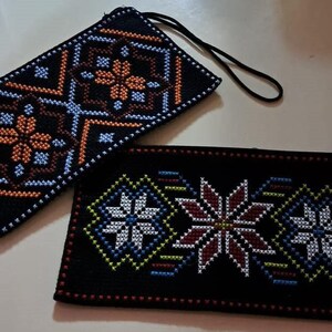 Cartera bordada con adornos georgianos/bolsillo pequeño/abeto adjunto/punto de cruz/regalo deseado