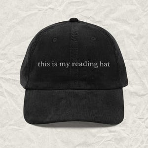 Dies ist meine Lesemütze, lustige Bücherwurm-Cordmütze, literarische bestickte Mütze, introvertierte ästhetische Mütze, Leser-Geschenkidee