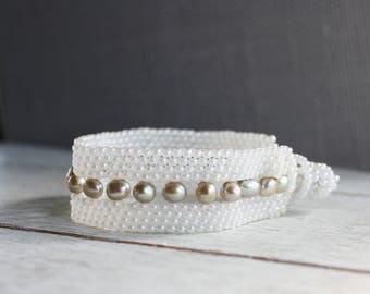 Vintage 6 inch White Handmade Beaded Bracelet with 22 Real Pearls