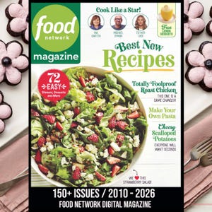 Puede incluir: La portada de la revista Food Network presenta una ensalada con fresas. La revista incluye el texto "Best New Recipes" y "72 Easy Dinners, Desserts and More". También aparecen Ina Garten, Michael Symon y Esther Choi.