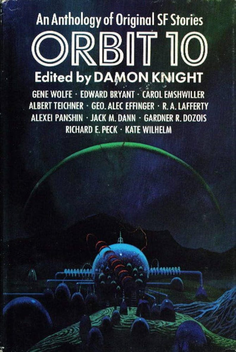 Puede incluir: Portada de libro de ciencia ficci&oacute;n vintage para "Orbit 10", editado por Damon Knight. La portada presenta una escena oscura y c&oacute;smica con un gran orbe azul brillante y estructuras futuristas. El t&iacute;tulo y los nombres de los autores se muestran.