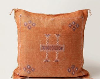 Funda de almohada de seda con diseño de cactus naranja: decoración bohemia marroquí bordada