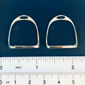 TWMHC &#39;grote schaal 1:6&#39; ENGELSE beugels van gepolijst wit metaal (zilver), voor een zesde schaalmodel paardenzadels/12 inch actiefiguren