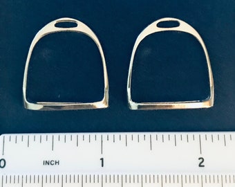 TWMHC &quot;Large 1:6 Scale&quot; ENGLISH STIRRUPS in Polished White Metal (Silver), for One Sixth Scale Model Horse Saddles / 12 Inch Action Figures
