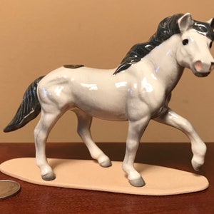 PENSIONIERTER Hagen-Renaker Specialty #3308 MUSTANG Hengst "SENTINEL" Keramik Pferd Figur / Statue - Made Spring 2000 bis Herbst 2001