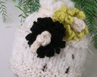 HAT  GIRLS KNITTED   Girls  Hat Removable Flowers  Beanie Off white