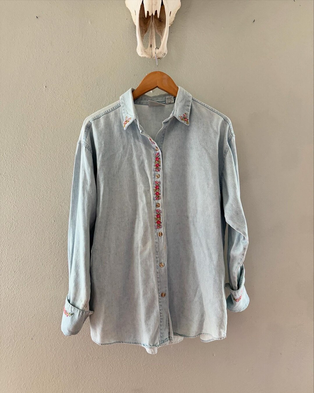 Women's Vintage Floral Art Print Lapel Washed Denim Cotton Shirt main image 1