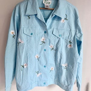 Vintage Womens Sz Large Quacker Factory Blue Gingham Embroidered Floral Daisies Jacket.