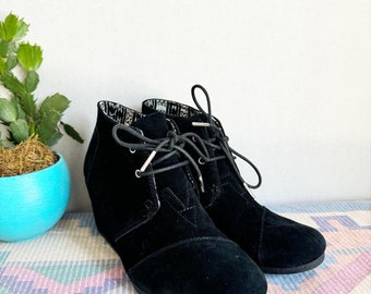 TOMS Black Suede Desert Wedge Ankle Booties 380515 Women's Size