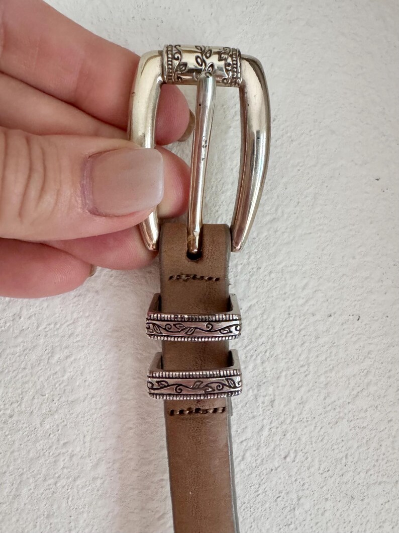 Brighton Tan Skinny Belt // Genuine Leather with small concho details 30/M. Silver metal. Engraved buckle. Vintage. C3828 image 4