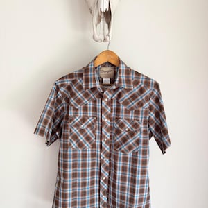 Wrangler Western Fashion Snsp Shirt. Medium Brien and Blue Men’s Cowboy Summer Shirt.